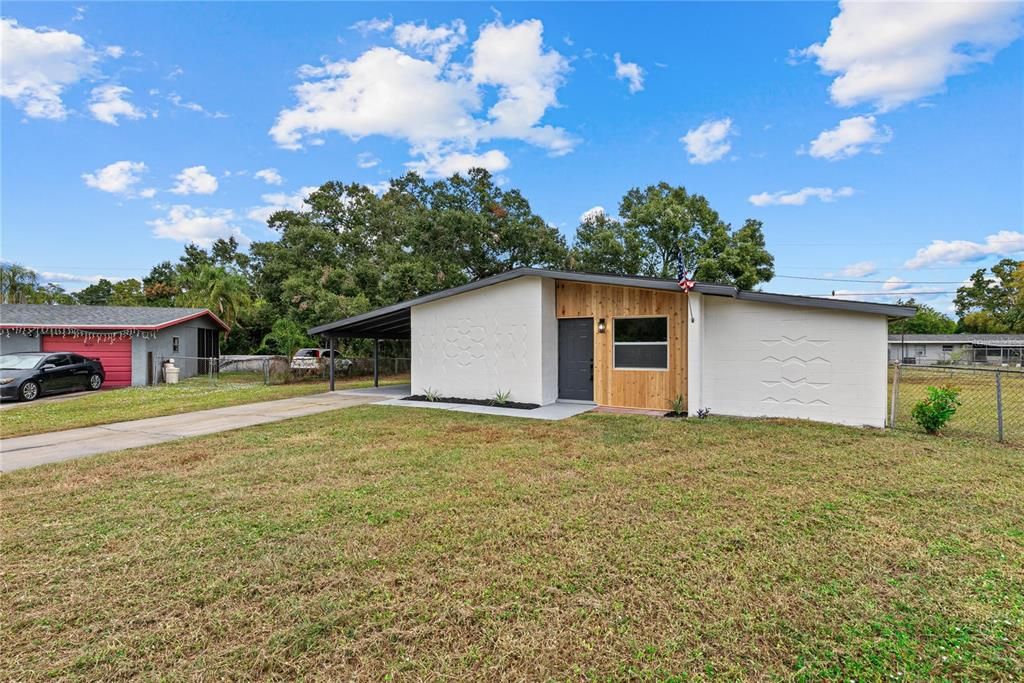 合同活跃: $339,999 (4 贝兹, 2 浴室, 1121 平方英尺)