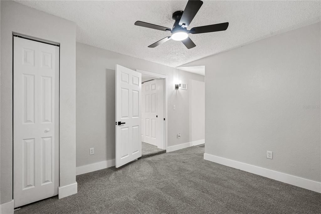 合同活跃: $339,999 (4 贝兹, 2 浴室, 1121 平方英尺)