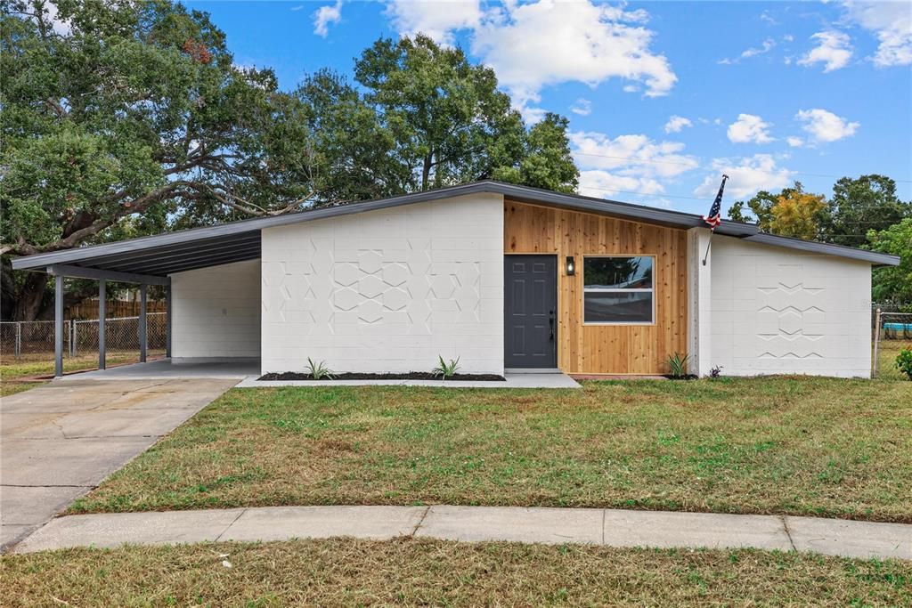 合同活跃: $339,999 (4 贝兹, 2 浴室, 1121 平方英尺)