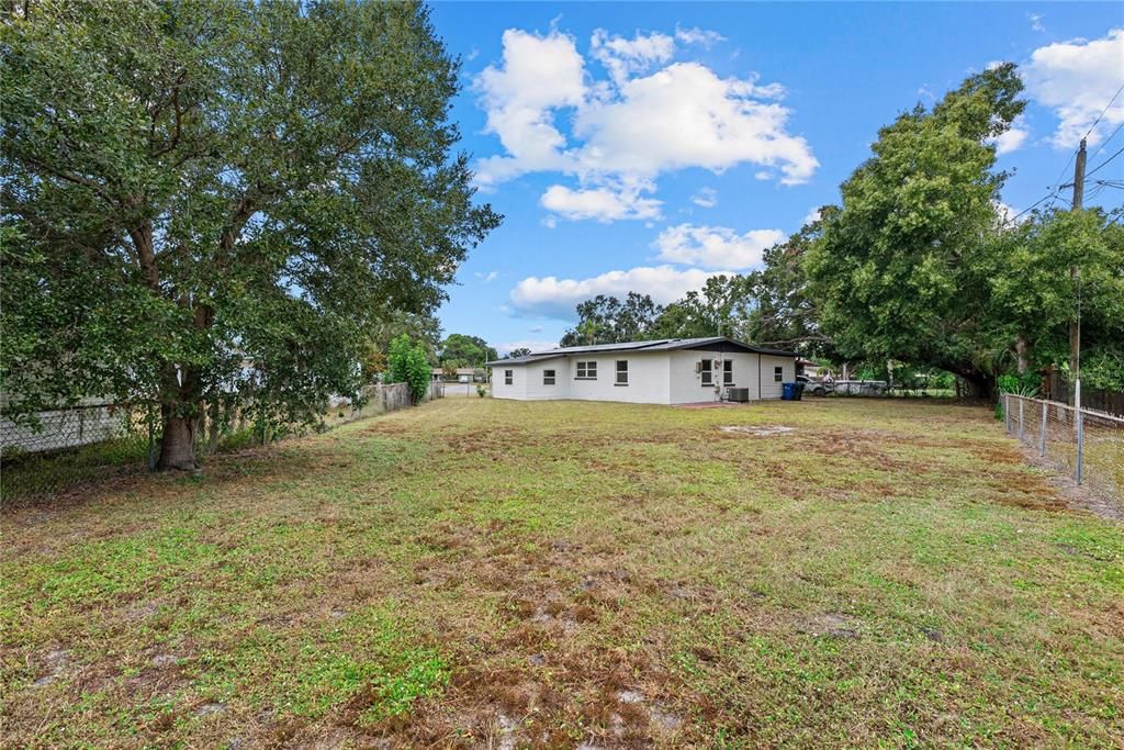 合同活跃: $339,999 (4 贝兹, 2 浴室, 1121 平方英尺)