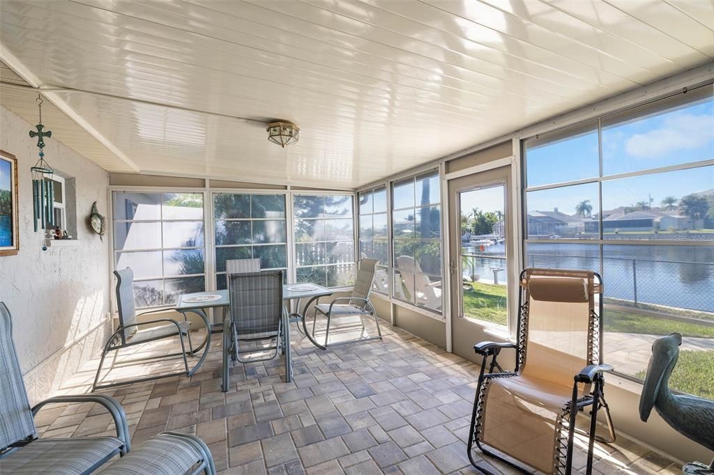 For Sale: $475,000 (2 beds, 2 baths, 1621 Square Feet)