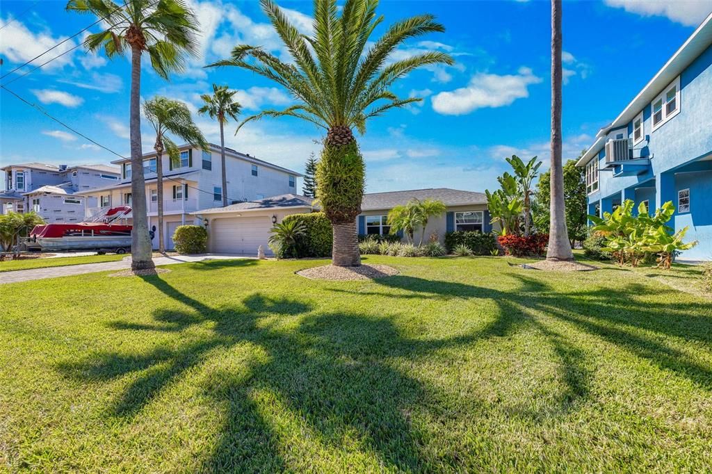 For Sale: $475,000 (2 beds, 2 baths, 1621 Square Feet)