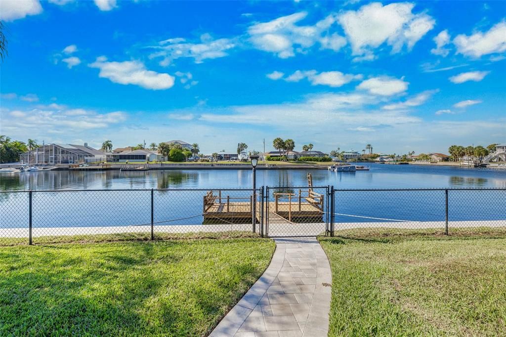 For Sale: $475,000 (2 beds, 2 baths, 1621 Square Feet)