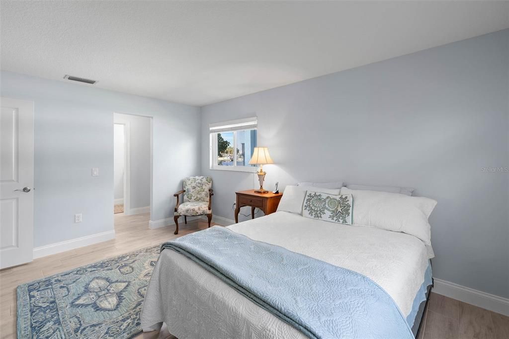 For Sale: $475,000 (2 beds, 2 baths, 1621 Square Feet)