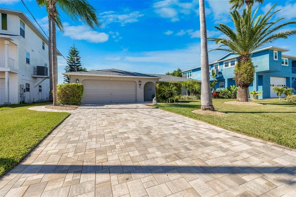 For Sale: $475,000 (2 beds, 2 baths, 1621 Square Feet)