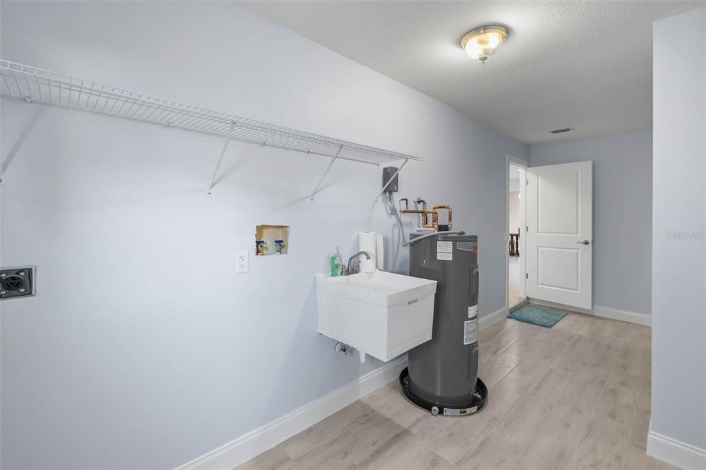 For Sale: $475,000 (2 beds, 2 baths, 1621 Square Feet)