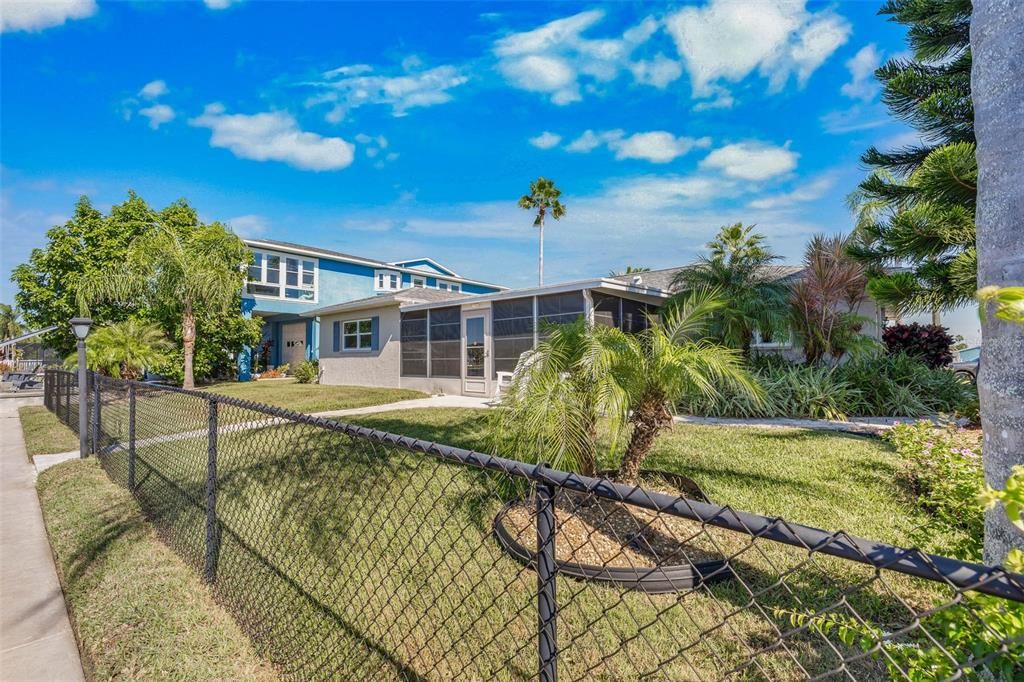 For Sale: $475,000 (2 beds, 2 baths, 1621 Square Feet)