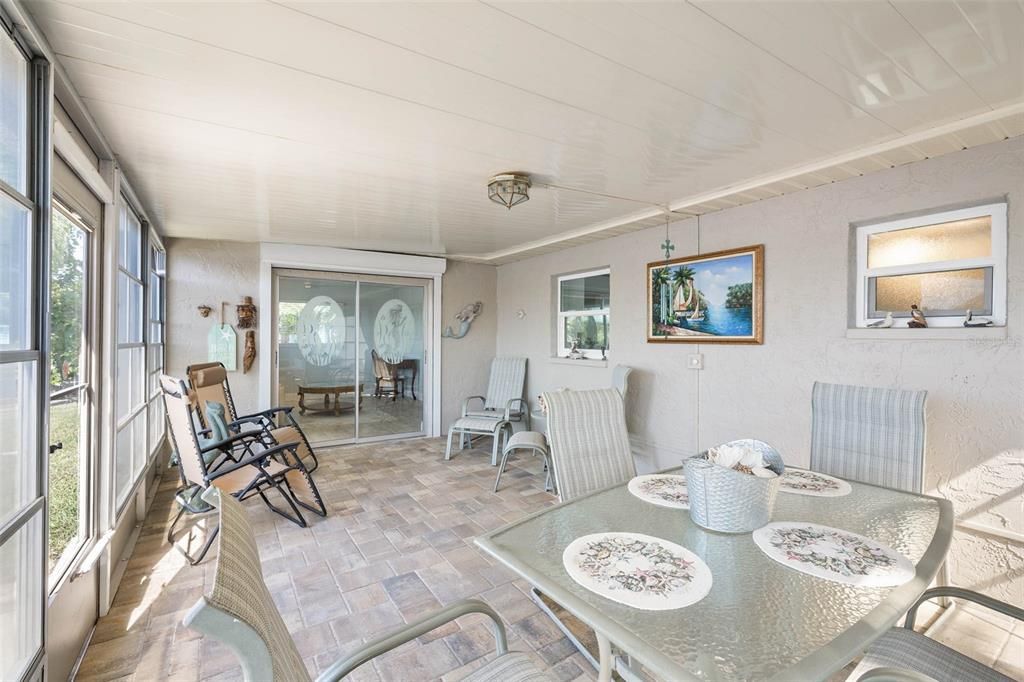 For Sale: $475,000 (2 beds, 2 baths, 1621 Square Feet)