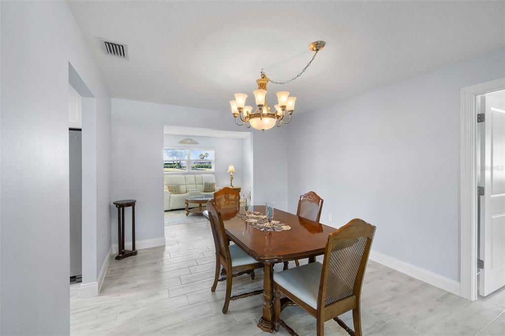 For Sale: $475,000 (2 beds, 2 baths, 1621 Square Feet)