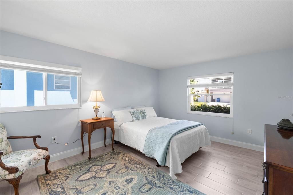 For Sale: $475,000 (2 beds, 2 baths, 1621 Square Feet)