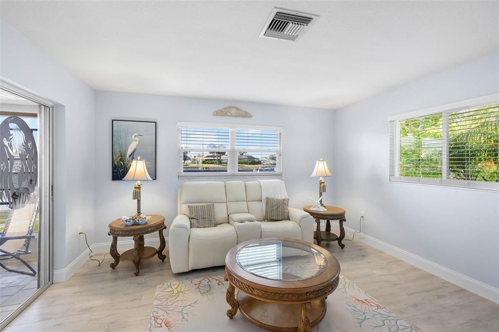 For Sale: $475,000 (2 beds, 2 baths, 1621 Square Feet)