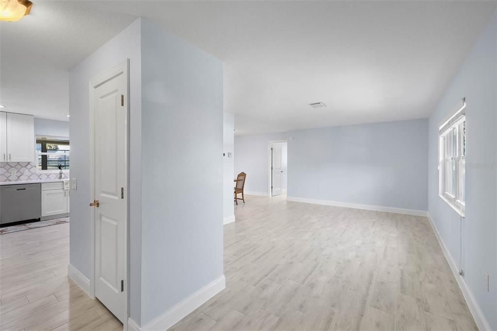 For Sale: $475,000 (2 beds, 2 baths, 1621 Square Feet)