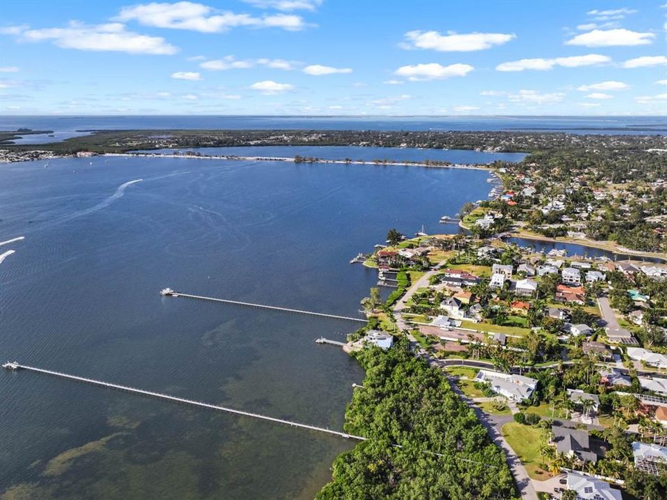 En Venta: $1,040,000 (4 camas, 3 baños, 2600 Pies cuadrados)