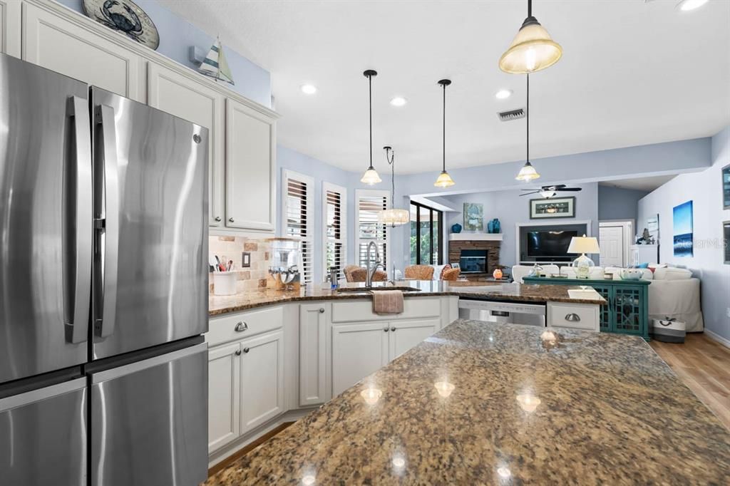 En Venta: $1,040,000 (4 camas, 3 baños, 2600 Pies cuadrados)