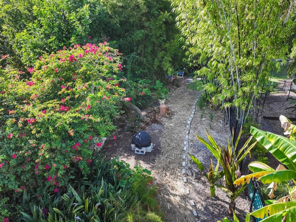 En Venta: $1,040,000 (4 camas, 3 baños, 2600 Pies cuadrados)