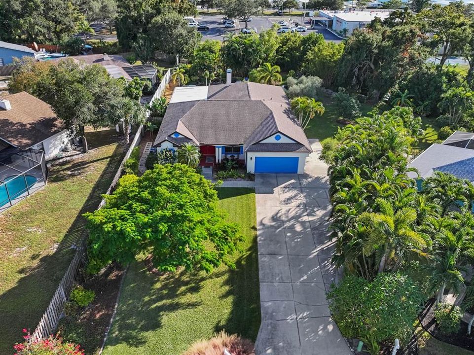 En Venta: $1,040,000 (4 camas, 3 baños, 2600 Pies cuadrados)