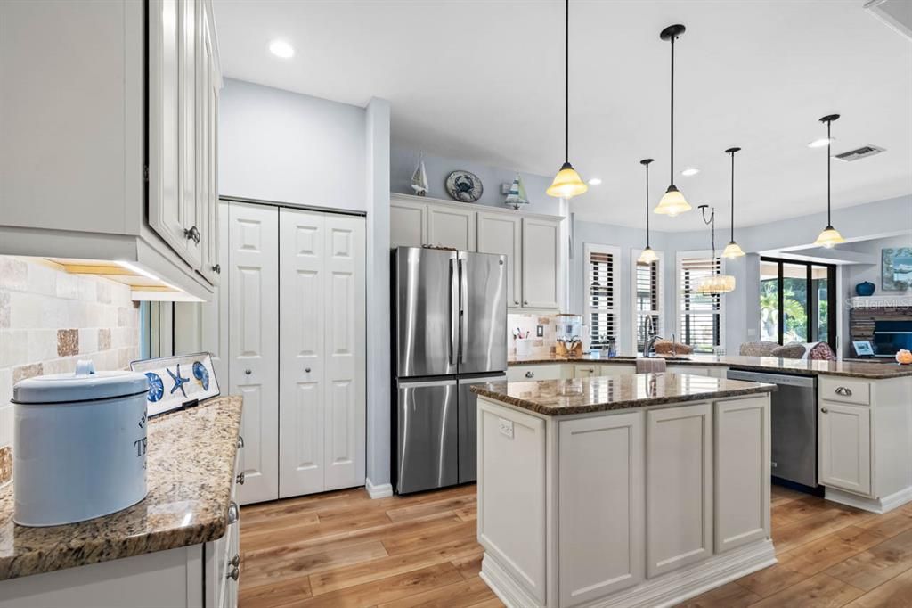 En Venta: $1,040,000 (4 camas, 3 baños, 2600 Pies cuadrados)