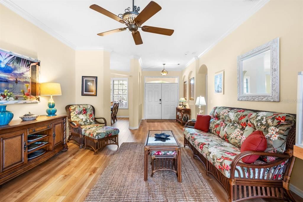 En Venta: $1,040,000 (4 camas, 3 baños, 2600 Pies cuadrados)