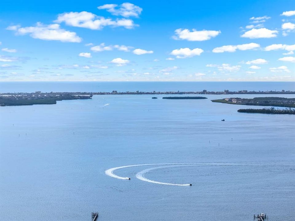 En Venta: $1,040,000 (4 camas, 3 baños, 2600 Pies cuadrados)