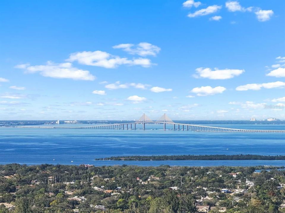 En Venta: $1,040,000 (4 camas, 3 baños, 2600 Pies cuadrados)