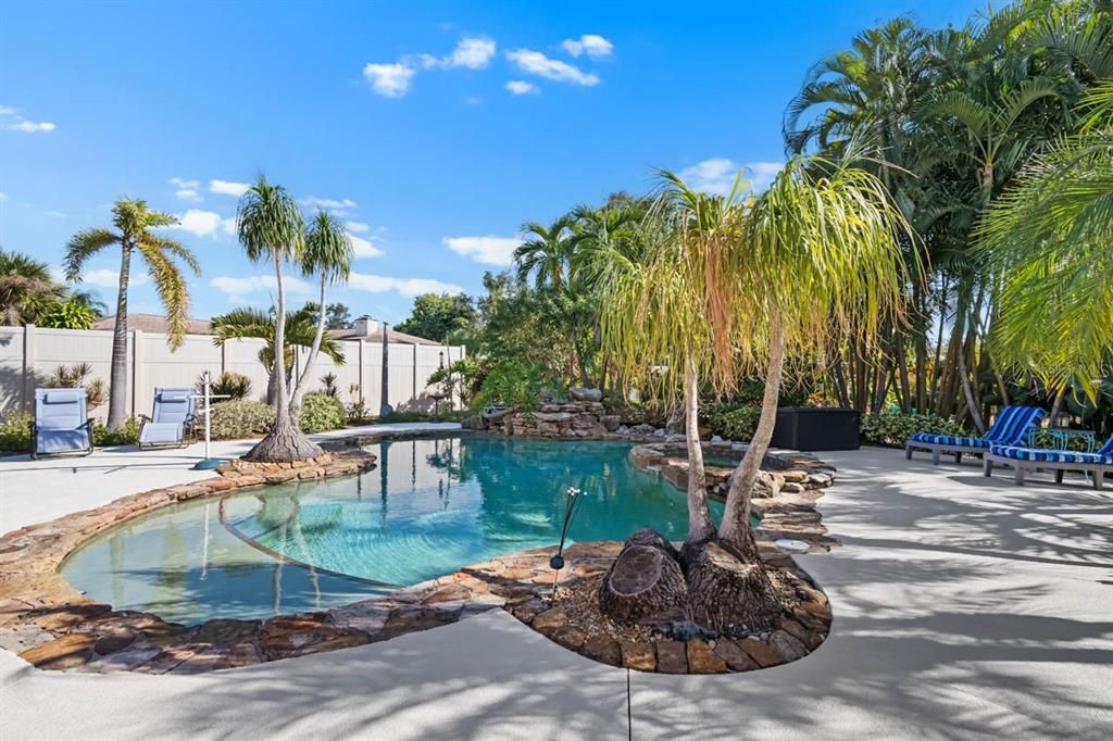 En Venta: $1,040,000 (4 camas, 3 baños, 2600 Pies cuadrados)