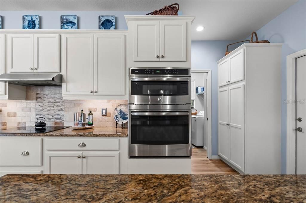 En Venta: $1,040,000 (4 camas, 3 baños, 2600 Pies cuadrados)