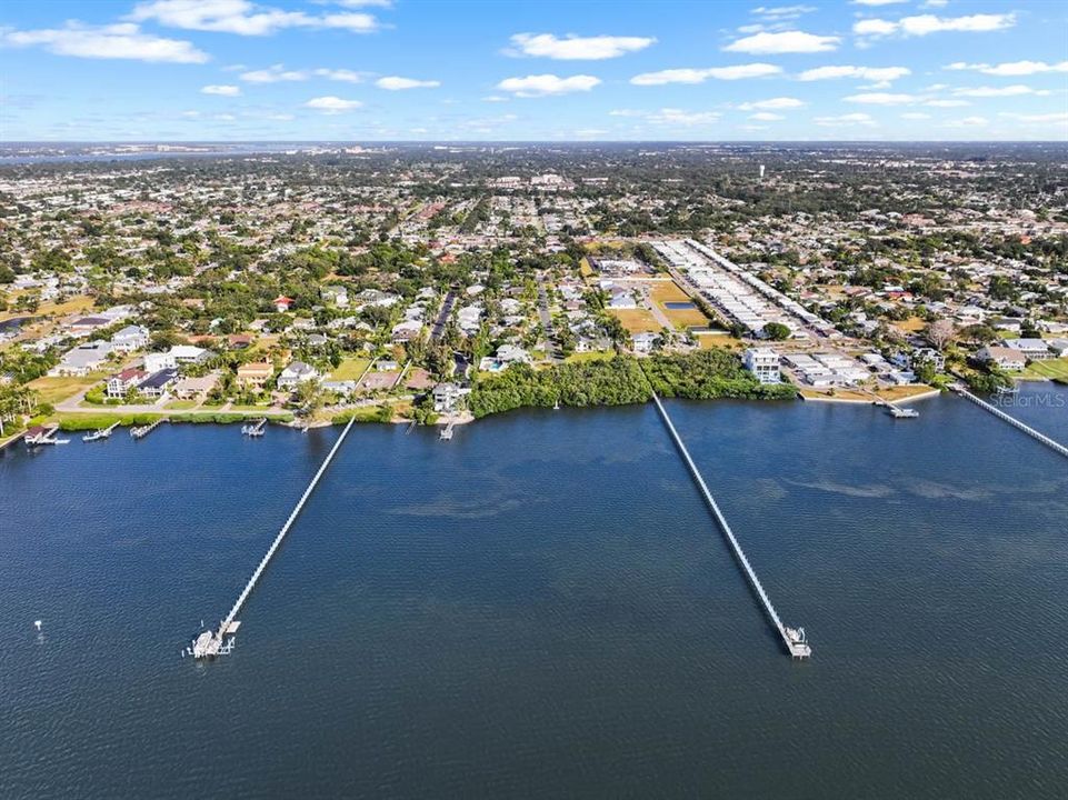 En Venta: $1,040,000 (4 camas, 3 baños, 2600 Pies cuadrados)