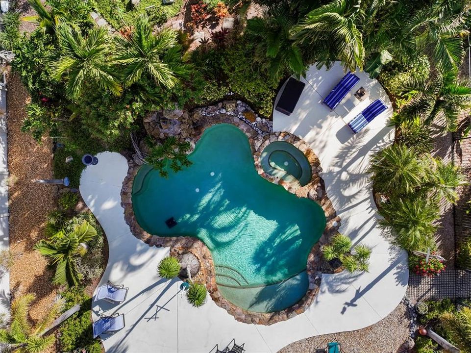 En Venta: $1,040,000 (4 camas, 3 baños, 2600 Pies cuadrados)