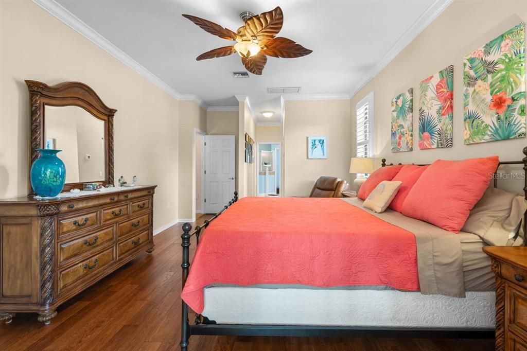 En Venta: $1,040,000 (4 camas, 3 baños, 2600 Pies cuadrados)