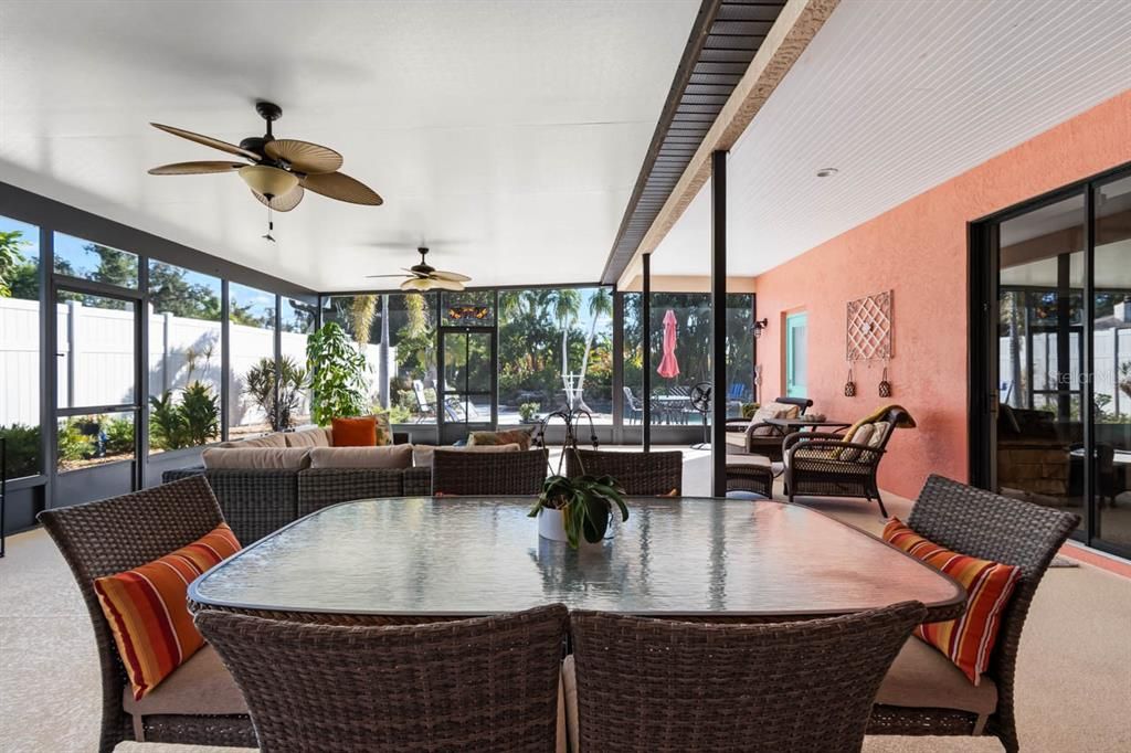 En Venta: $1,040,000 (4 camas, 3 baños, 2600 Pies cuadrados)