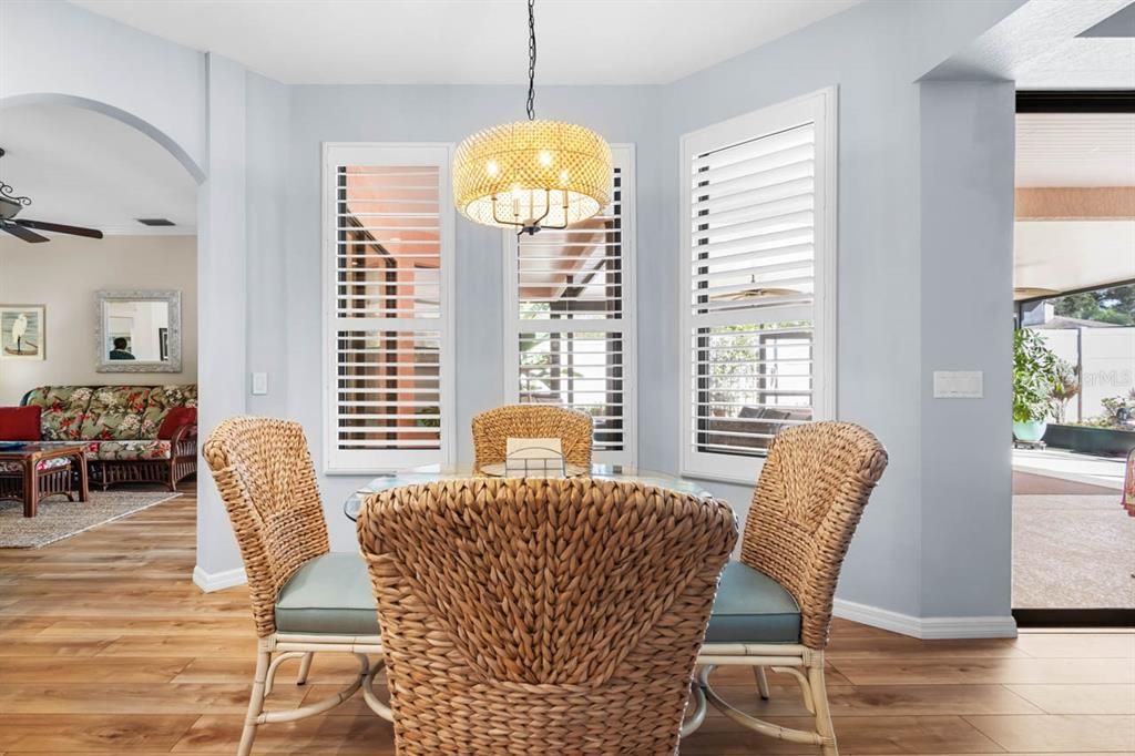 En Venta: $1,040,000 (4 camas, 3 baños, 2600 Pies cuadrados)