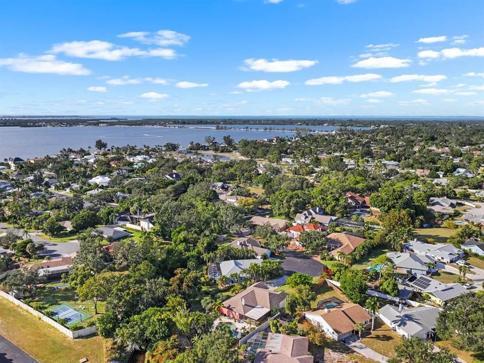 En Venta: $1,040,000 (4 camas, 3 baños, 2600 Pies cuadrados)