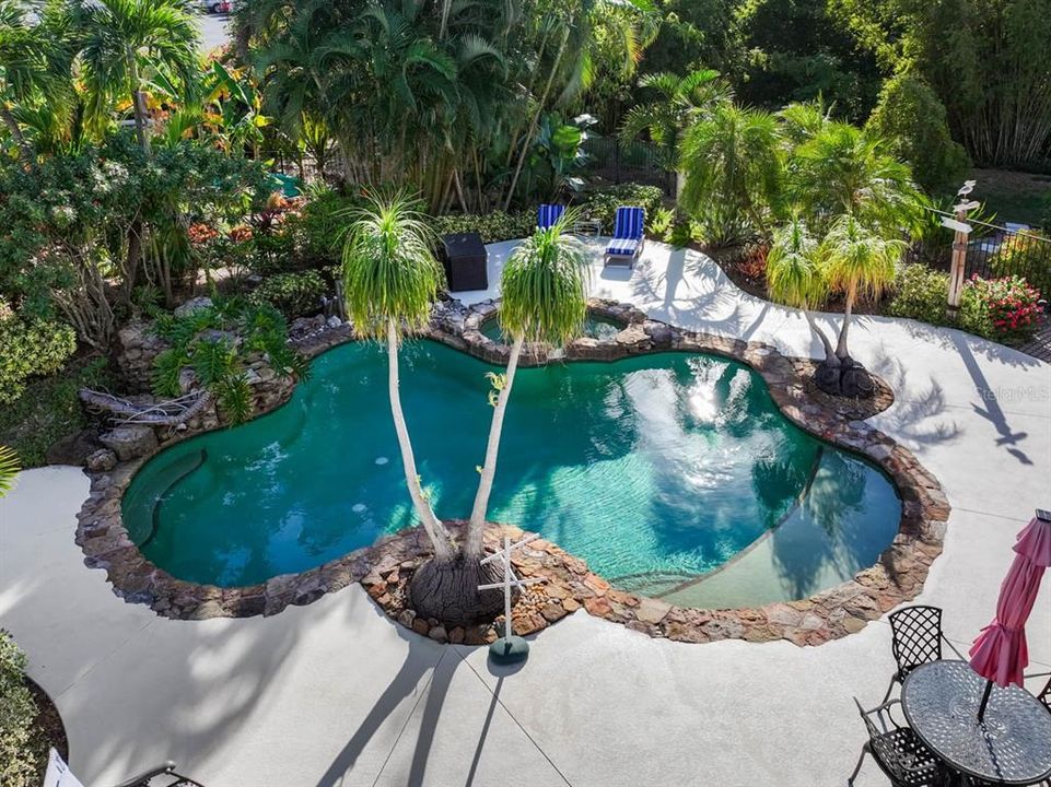 En Venta: $1,040,000 (4 camas, 3 baños, 2600 Pies cuadrados)