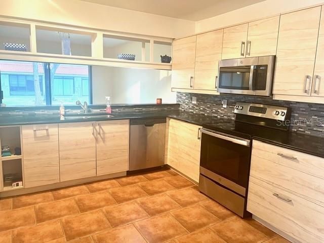 For Sale: $525,900 (3 beds, 2 baths, 1850 Square Feet)