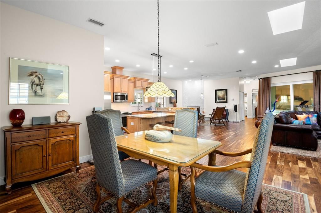 待售: $699,000 (3 贝兹, 2 浴室, 2401 平方英尺)