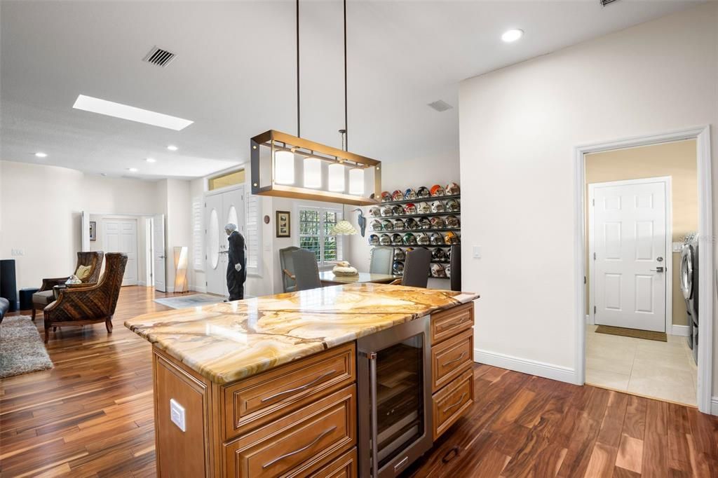 待售: $699,000 (3 贝兹, 2 浴室, 2401 平方英尺)