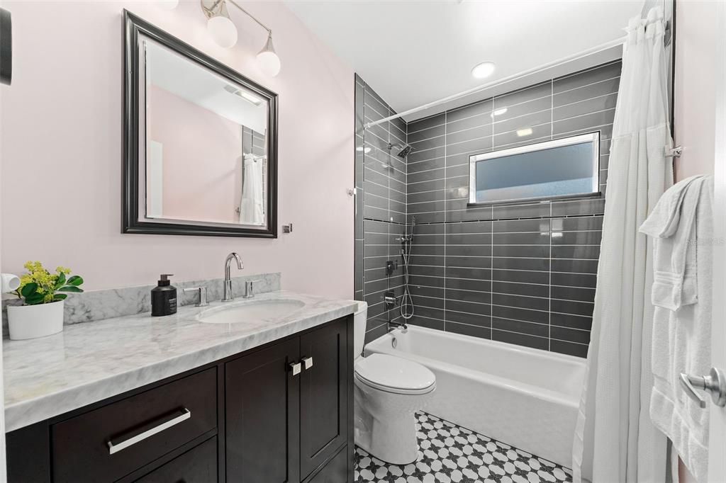 Activo con contrato: $475,000 (2 camas, 1 baños, 1138 Pies cuadrados)