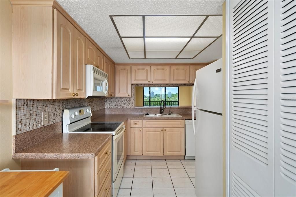 For Rent: $1,950 (2 beds, 2 baths, 1025 Square Feet)