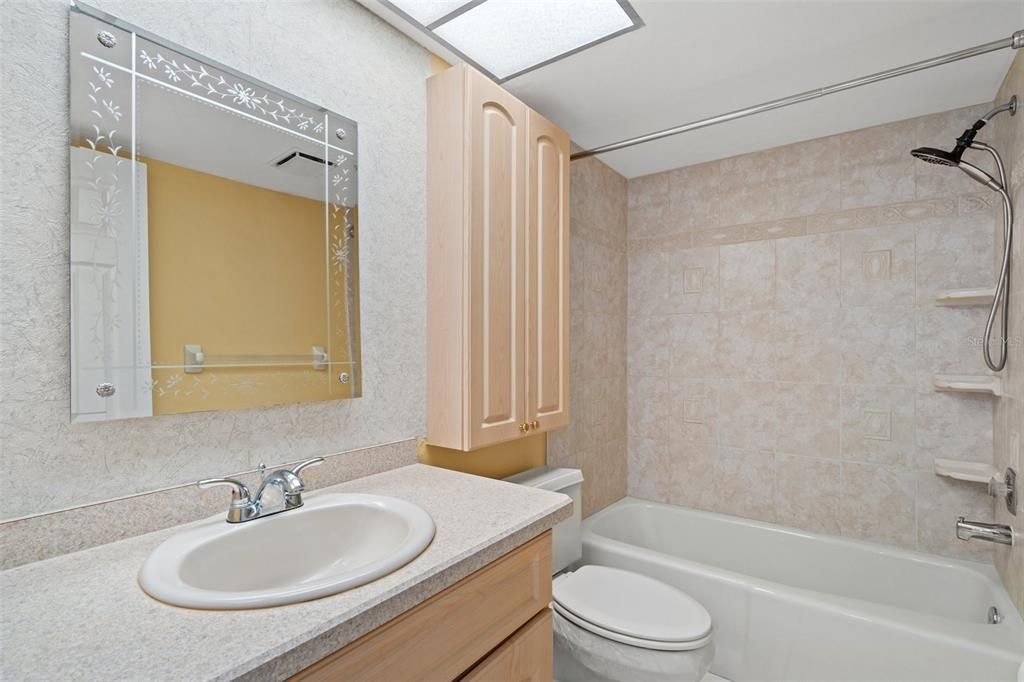 For Rent: $1,950 (2 beds, 2 baths, 1025 Square Feet)