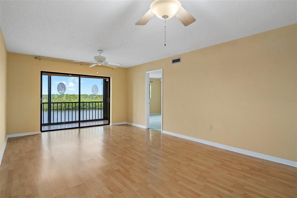 For Rent: $1,950 (2 beds, 2 baths, 1025 Square Feet)