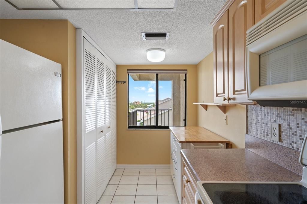 For Rent: $1,950 (2 beds, 2 baths, 1025 Square Feet)