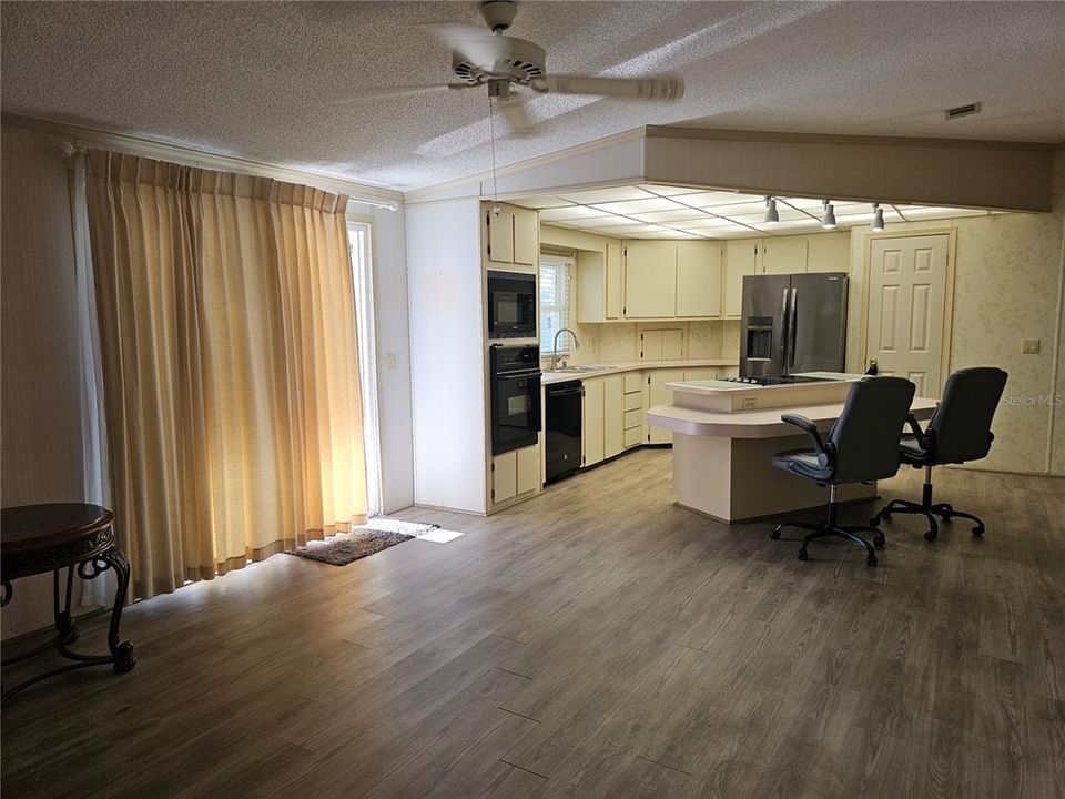 For Sale: $259,900 (2 beds, 2 baths, 1573 Square Feet)