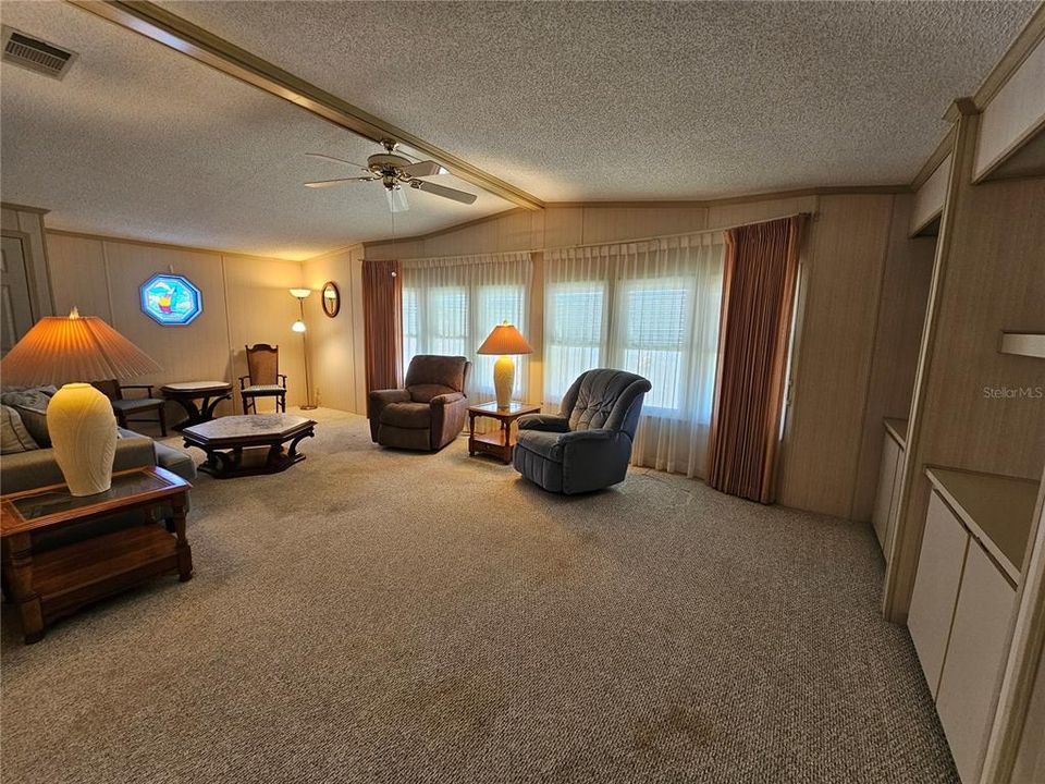 For Sale: $259,900 (2 beds, 2 baths, 1573 Square Feet)