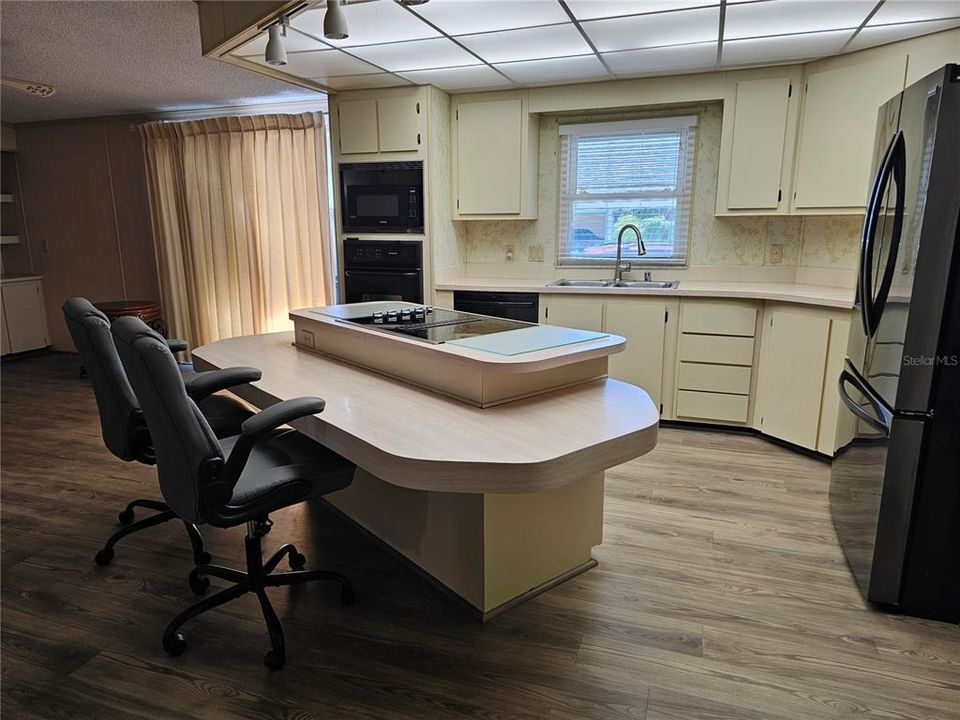 For Sale: $259,900 (2 beds, 2 baths, 1573 Square Feet)