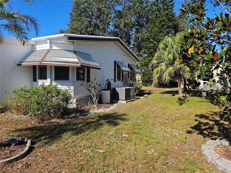 For Sale: $259,900 (2 beds, 2 baths, 1573 Square Feet)