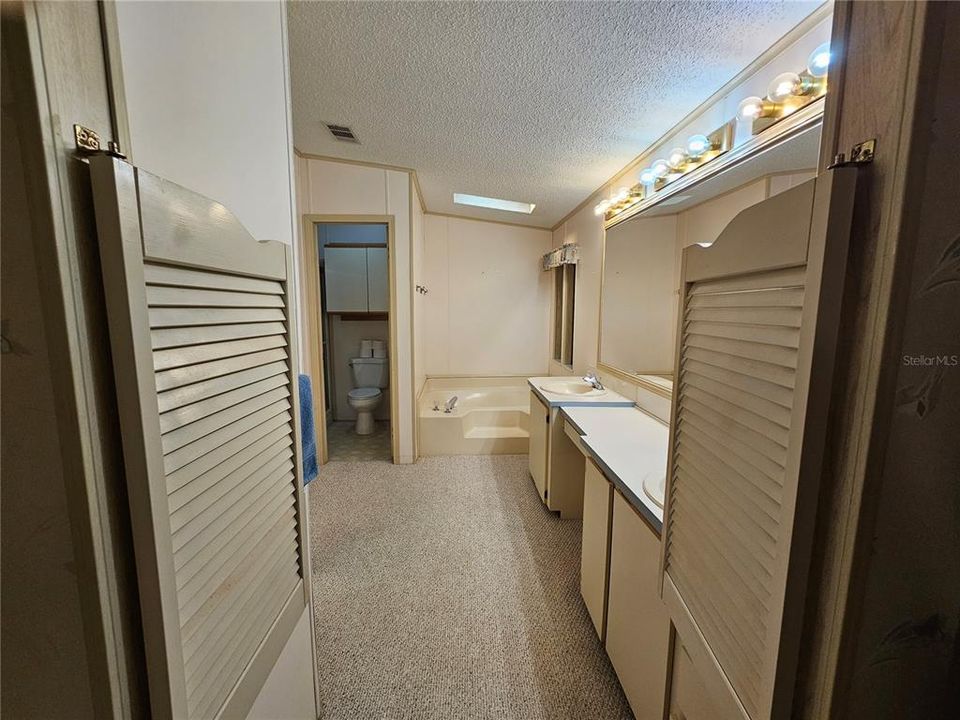 For Sale: $259,900 (2 beds, 2 baths, 1573 Square Feet)