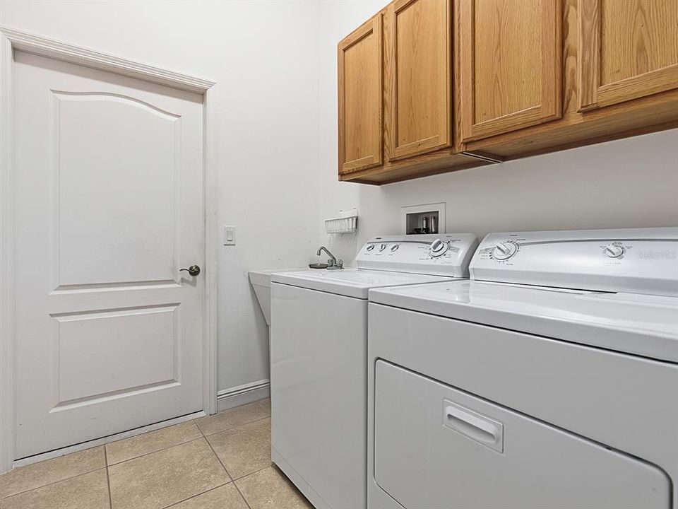 Active With Contract: $725,000 (3 beds, 2 baths, 2460 Square Feet)