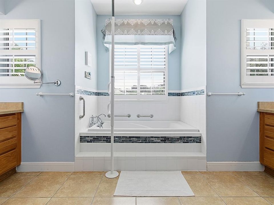 Active With Contract: $725,000 (3 beds, 2 baths, 2460 Square Feet)