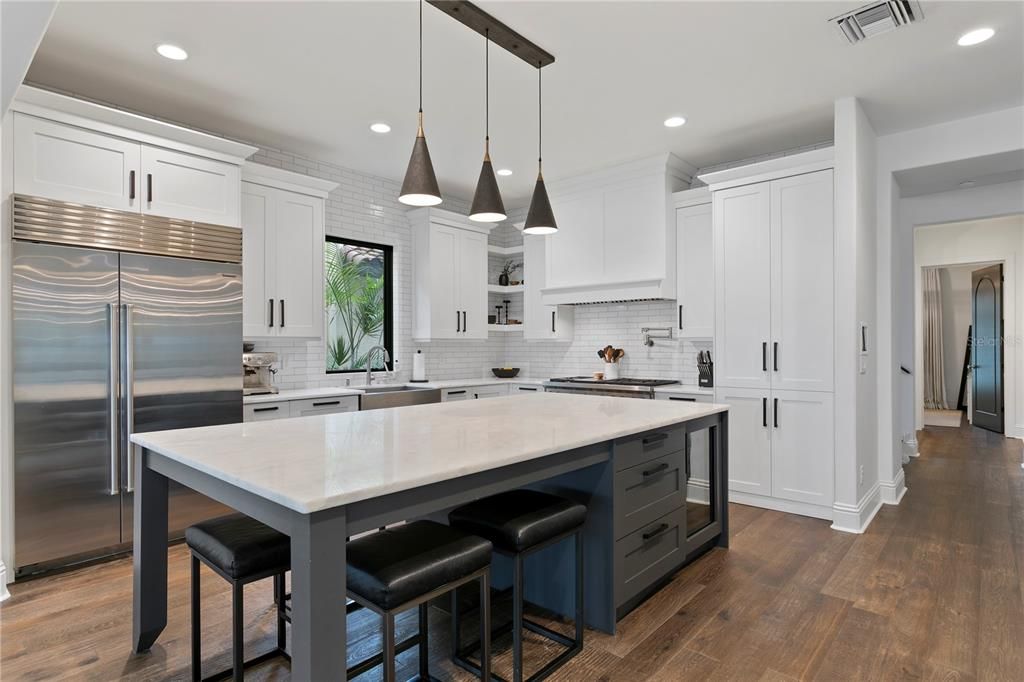 出租: $27,000 (5 贝兹, 5 浴室, 4406 平方英尺)