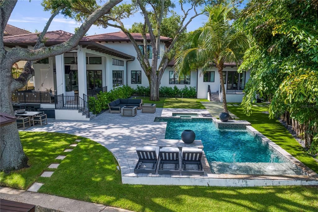 出租: $27,000 (5 贝兹, 5 浴室, 4406 平方英尺)